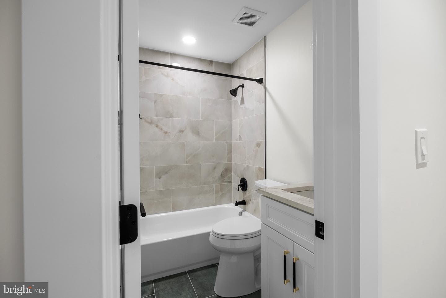 828 Chauncey Avenue photo 33
