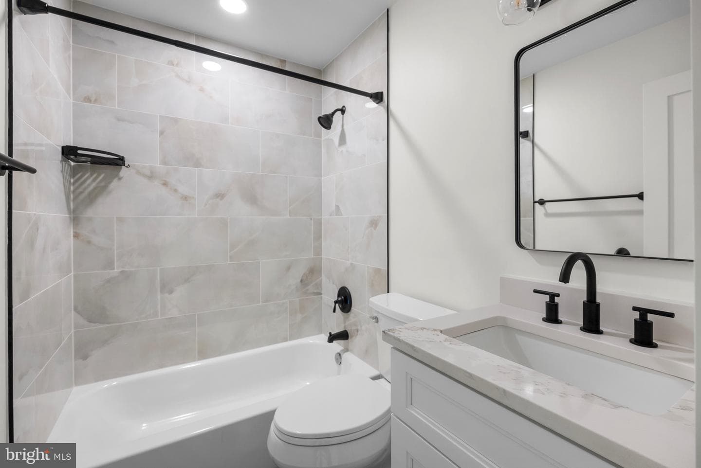 828 Chauncey Avenue photo 34