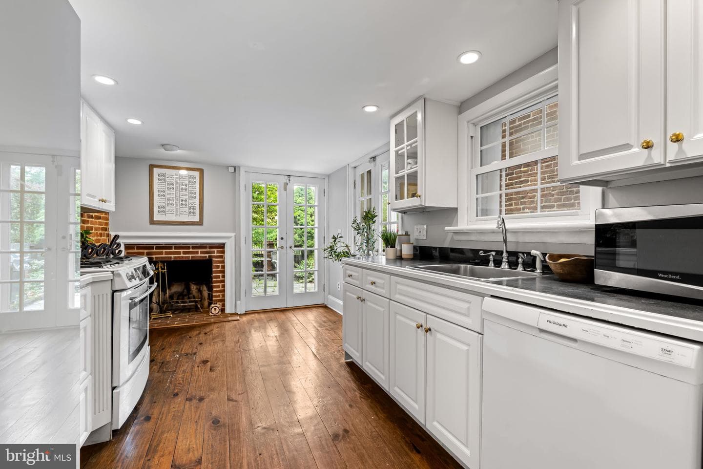 112 Montgomery Street photo 13