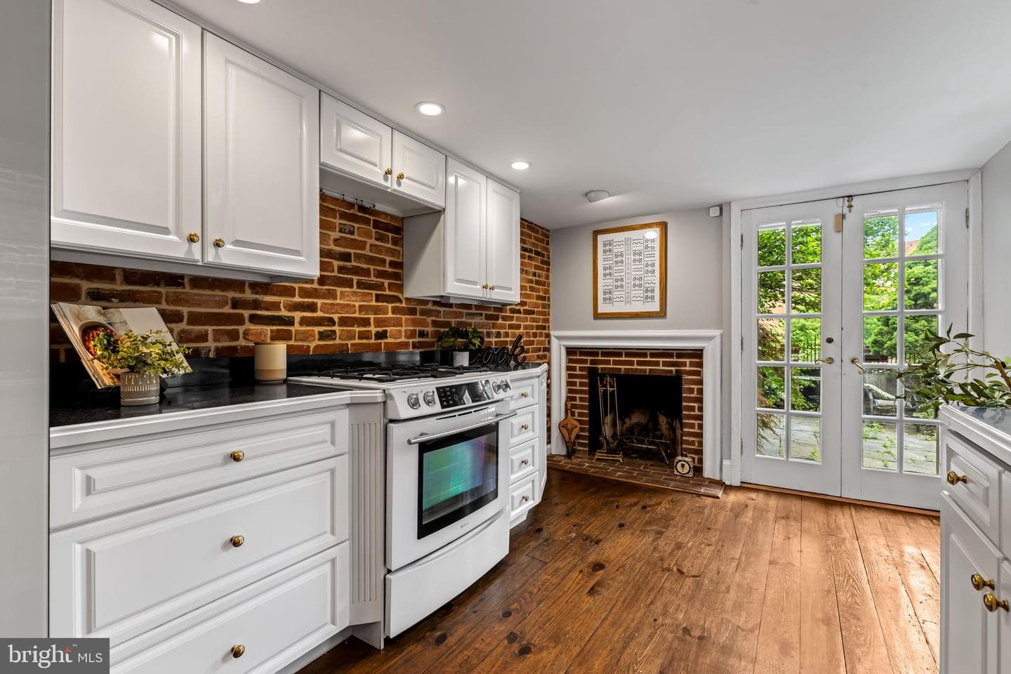 112 Montgomery Street photo 14