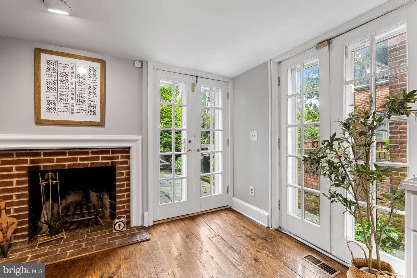 112 Montgomery Street photo 18