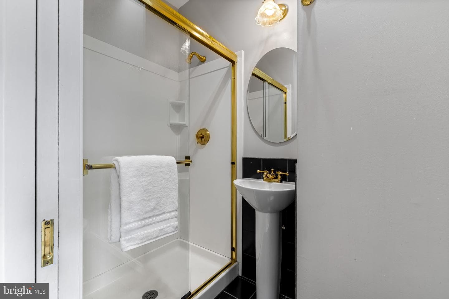 112 Montgomery Street photo 34