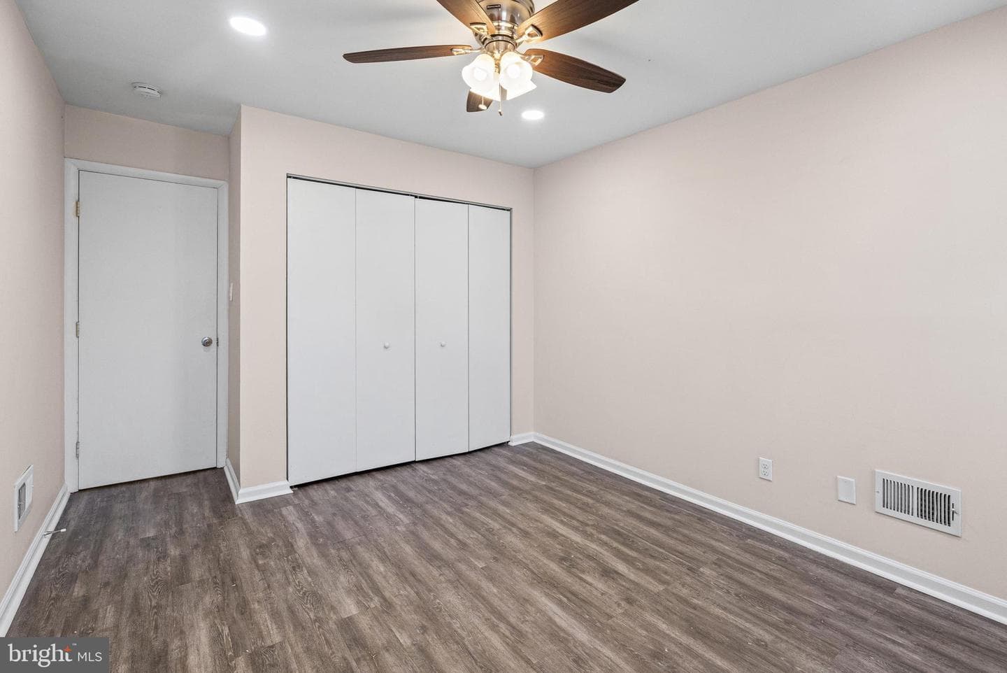 2217 Linden Ave photo 8