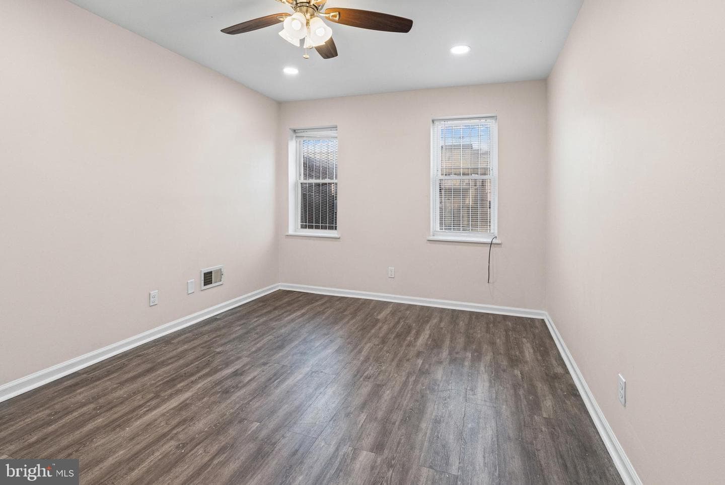 2217 Linden Ave photo 9