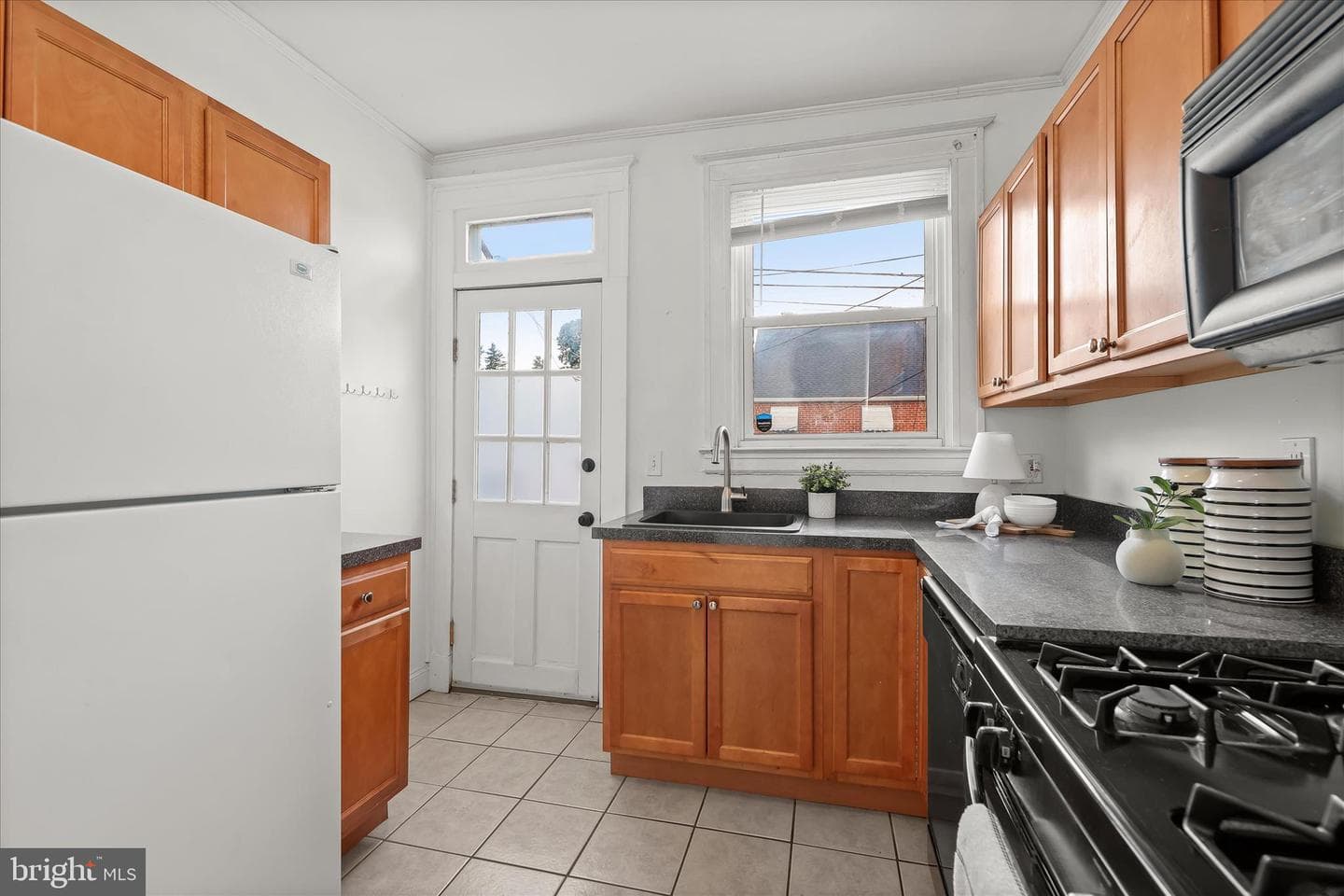 4442 Newport Avenue photo 11