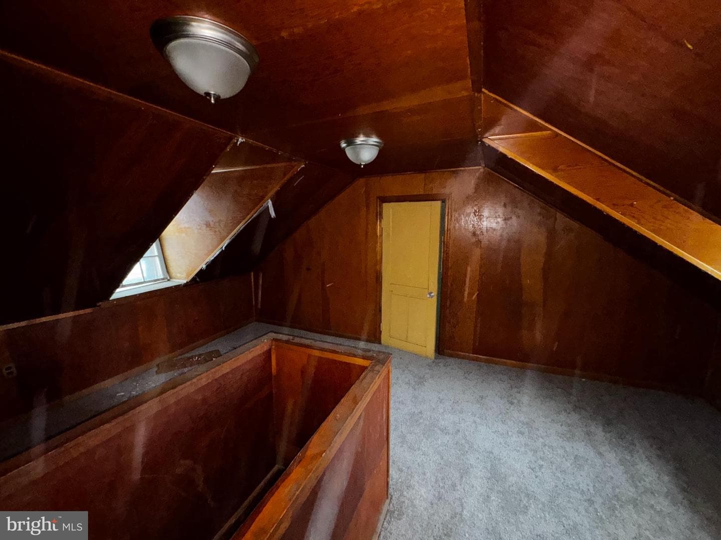 1006 Hollins St photo 7