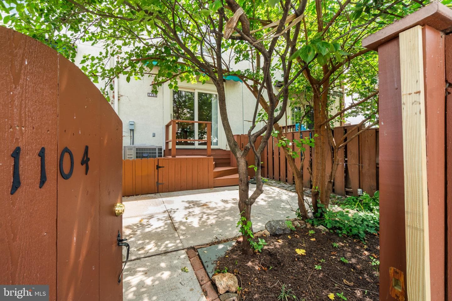 1104 S Streeper Street photo 37