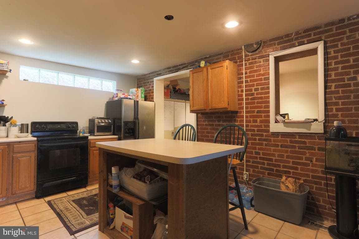 2707 Talbot Road photo 3