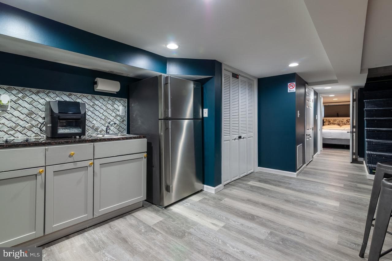 610 N Robinson Street photo 30