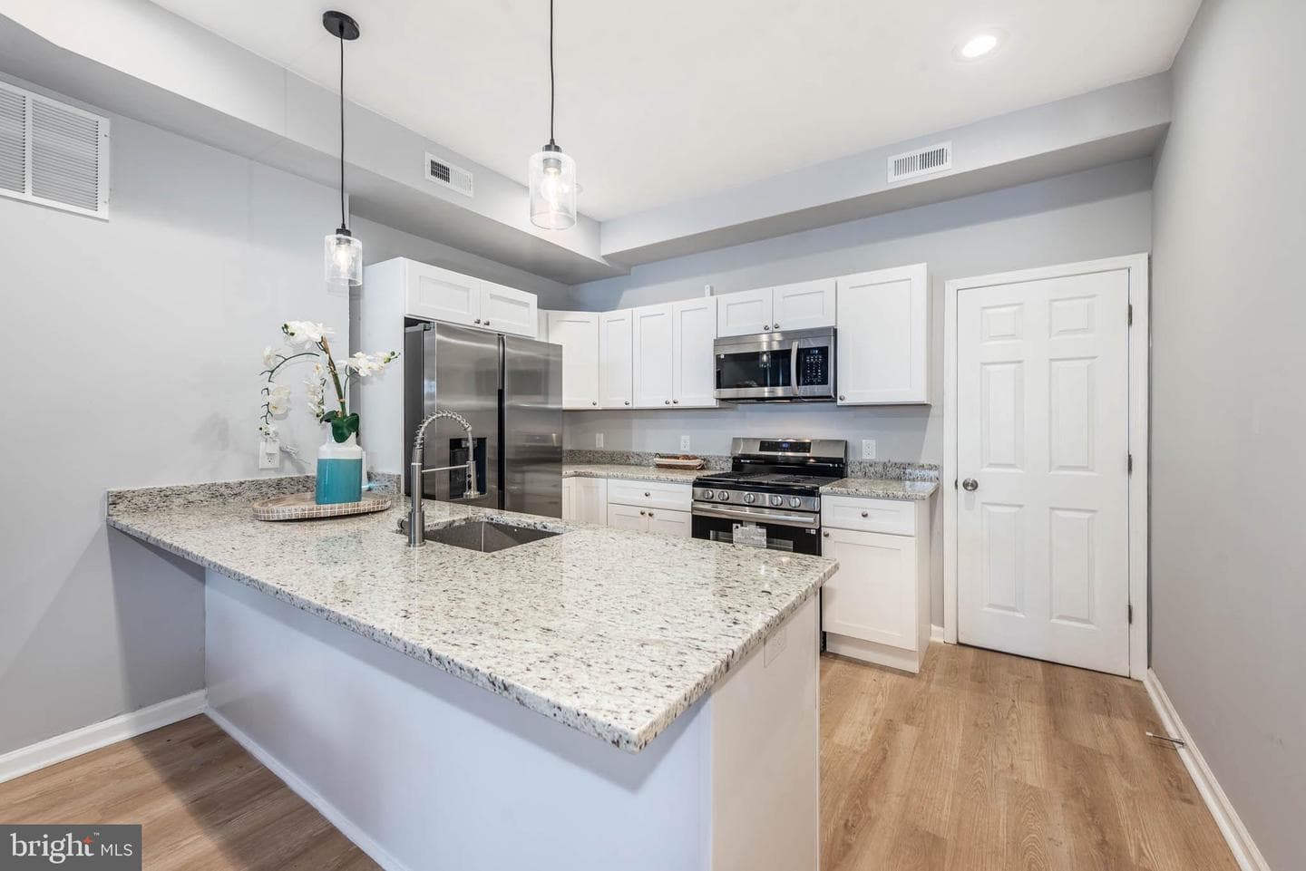1807 E Lafayette Avenue photo 9