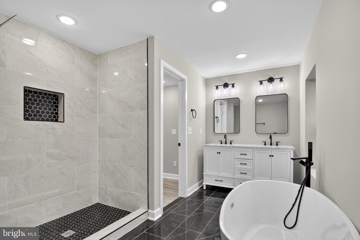 1707 N Broadway photo 22