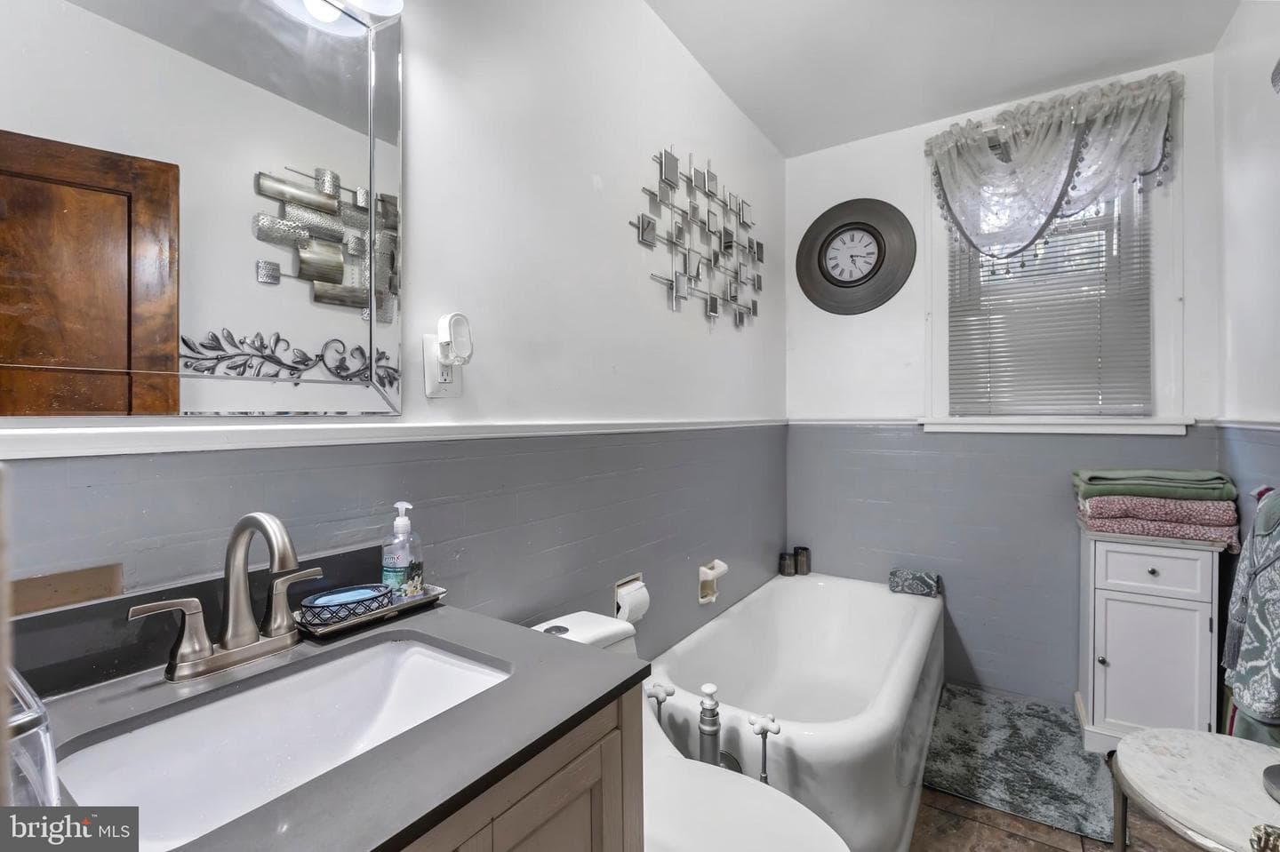 1312 E 33rd Street photo 14