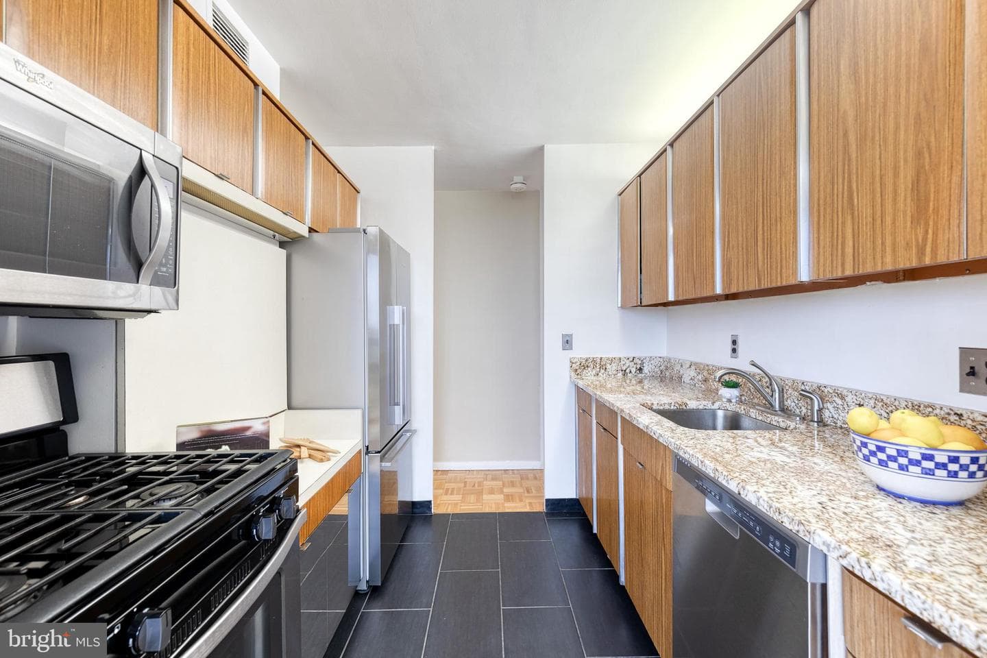 4000 N Charles St # 903 photo 16