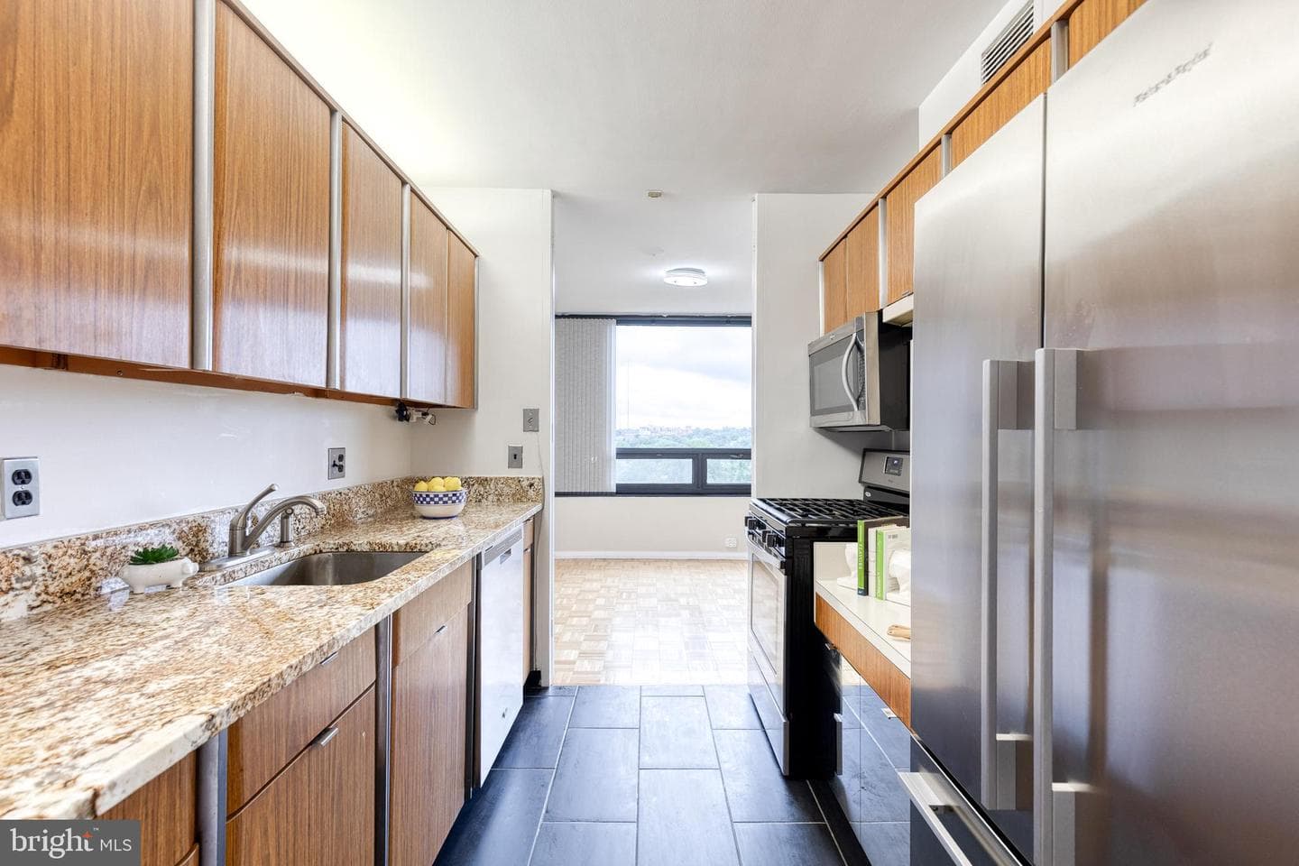 4000 N Charles St # 903 photo 17