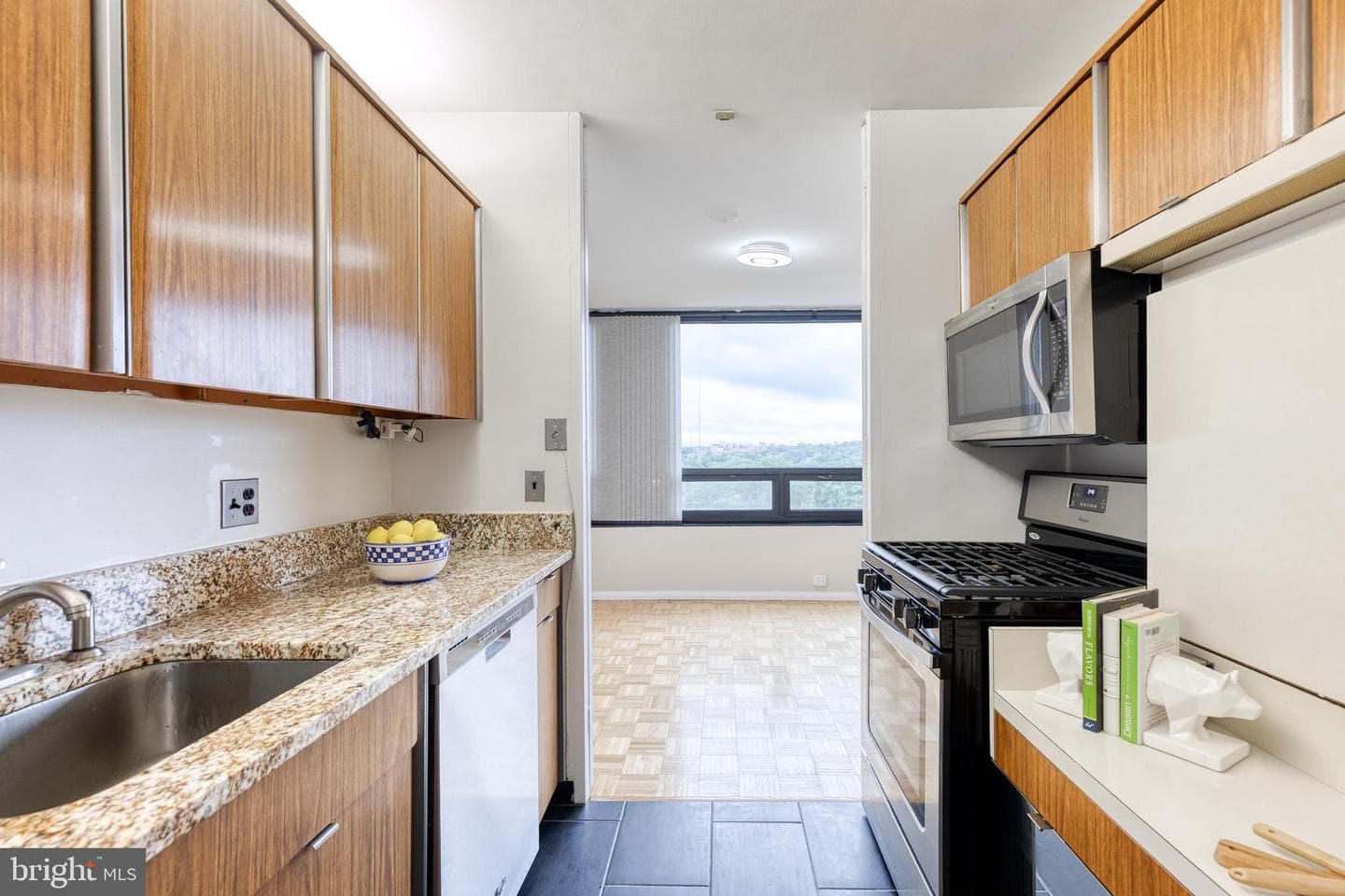 4000 N Charles St # 903 photo 19