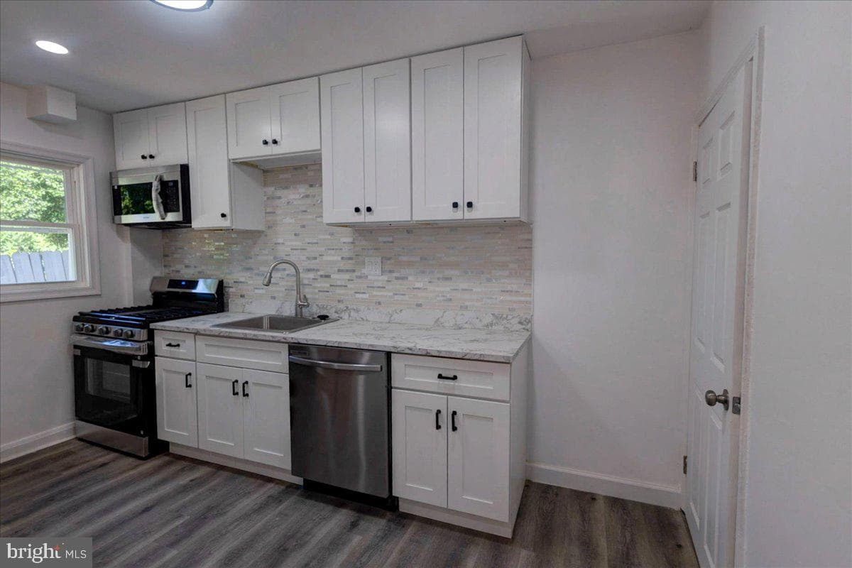 303 Charter Oak Avenue photo 6