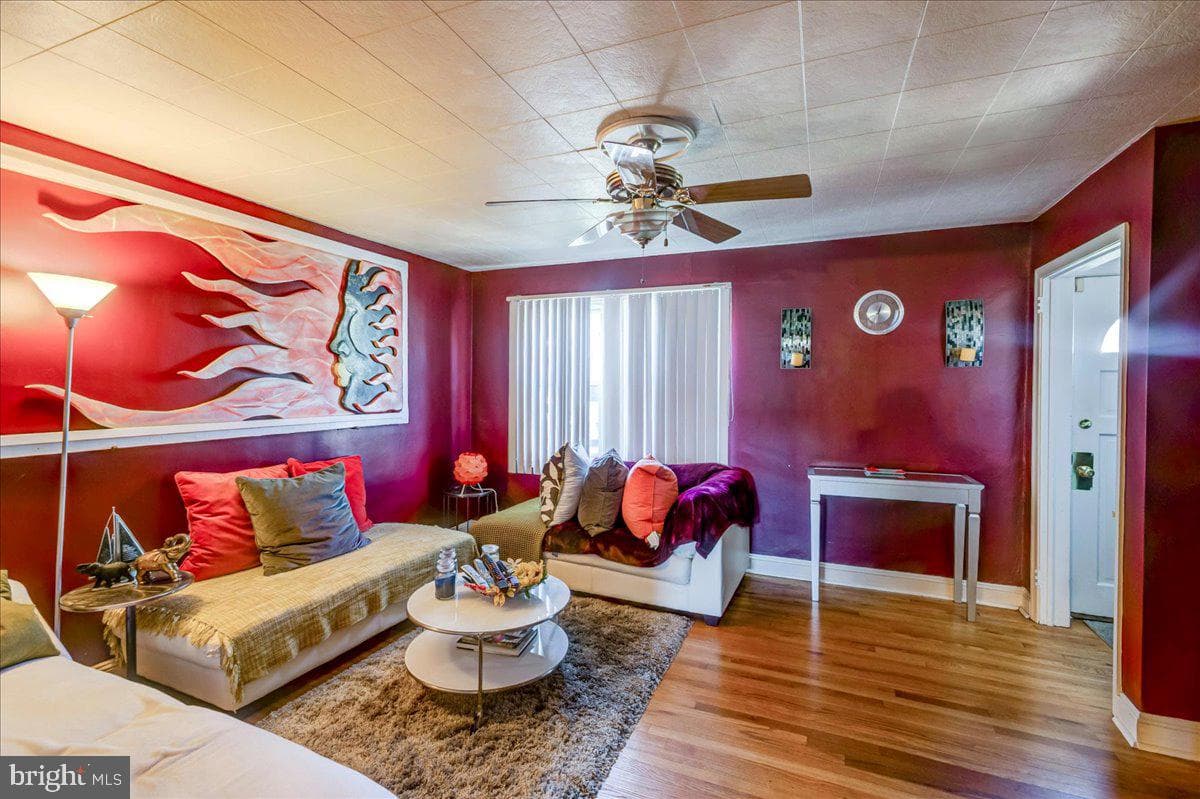 1071 Wilmington Avenue photo 5