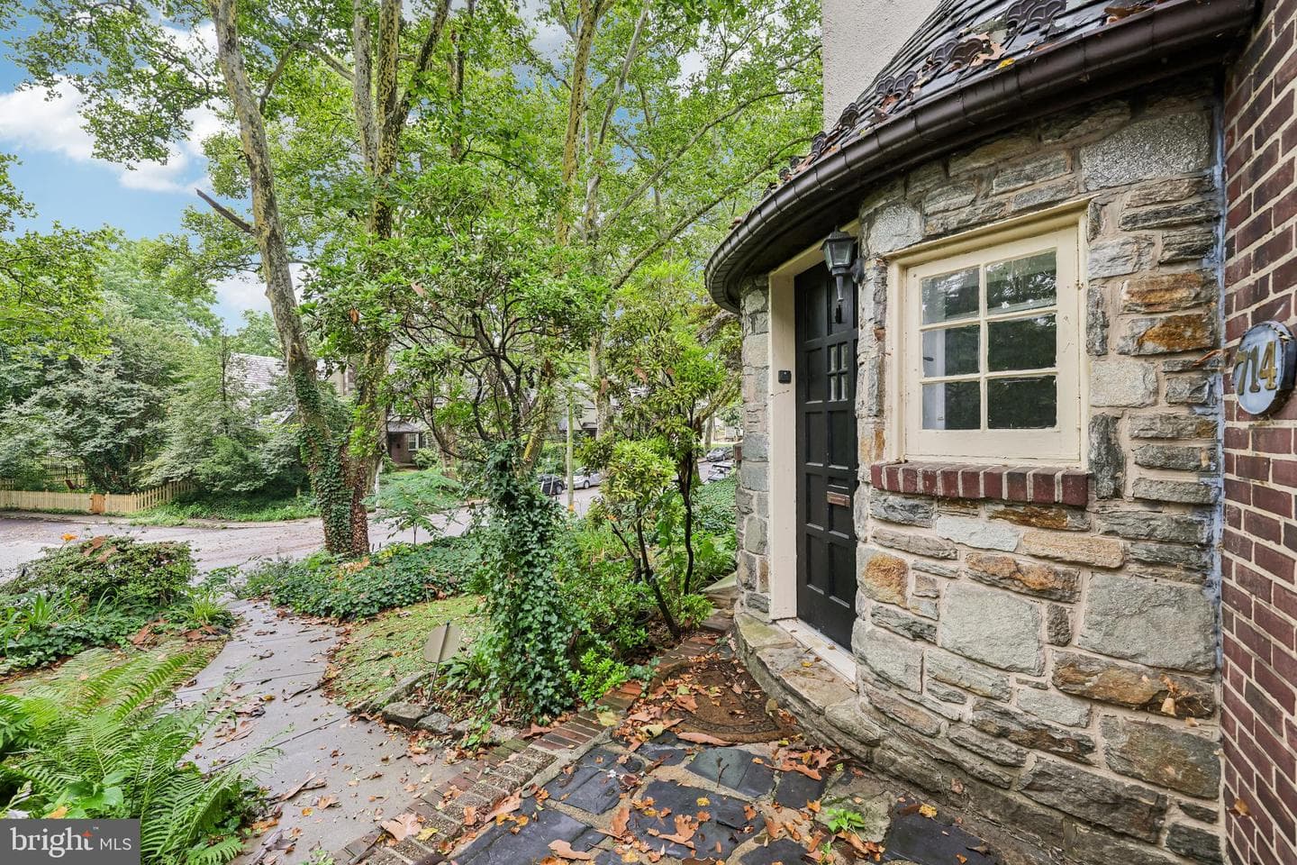 714 E Lake Avenue photo 36
