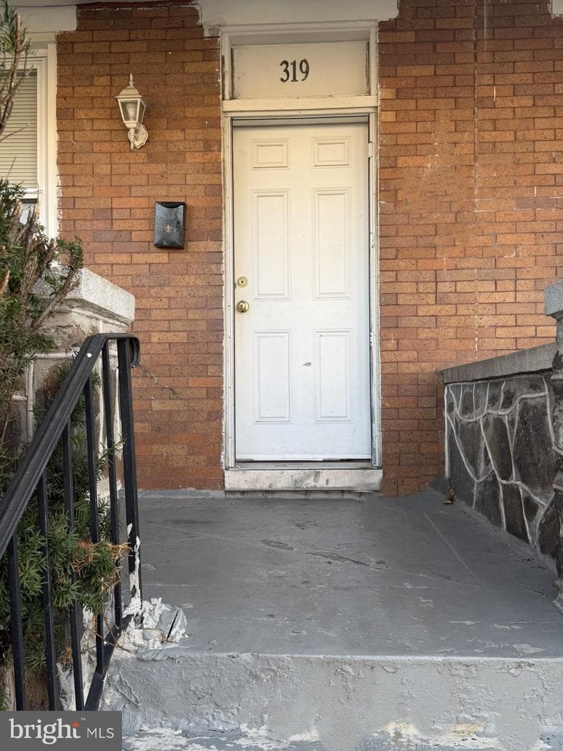 319 N Monastery Avenue photo 2