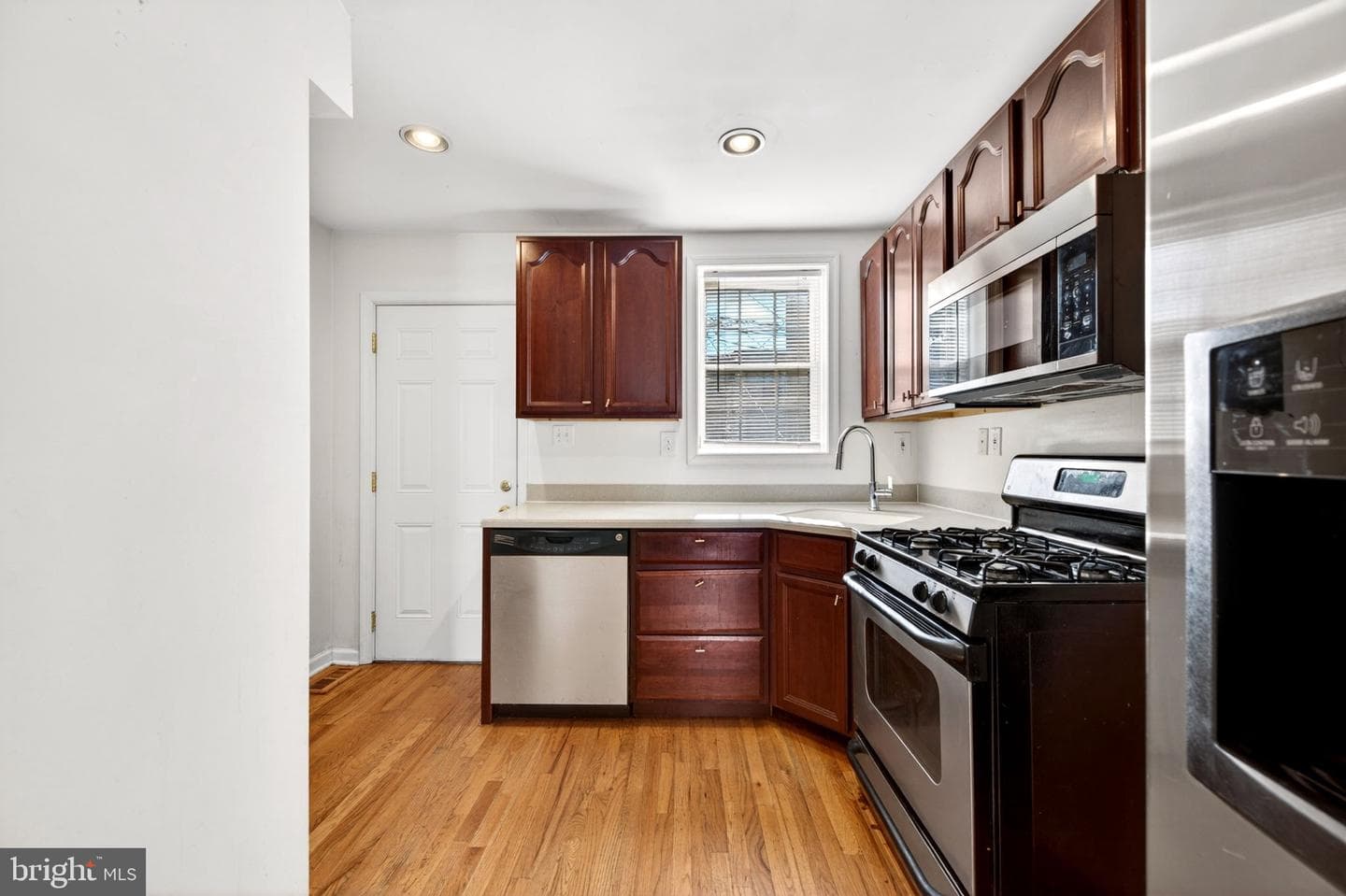 624 Wyeth Street photo 7