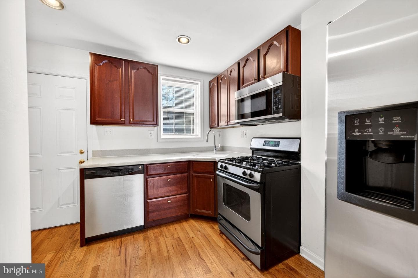 624 Wyeth Street photo 8