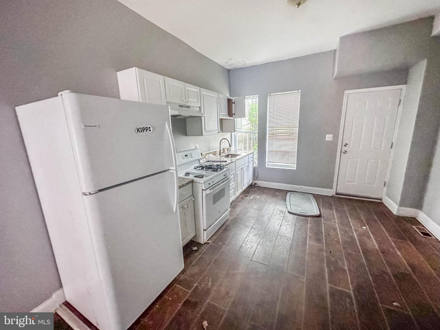 2556 W Fairmount Avenue photo 3