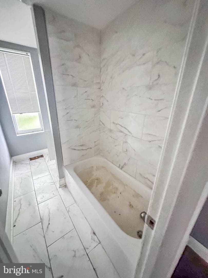 2556 W Fairmount Avenue photo 5