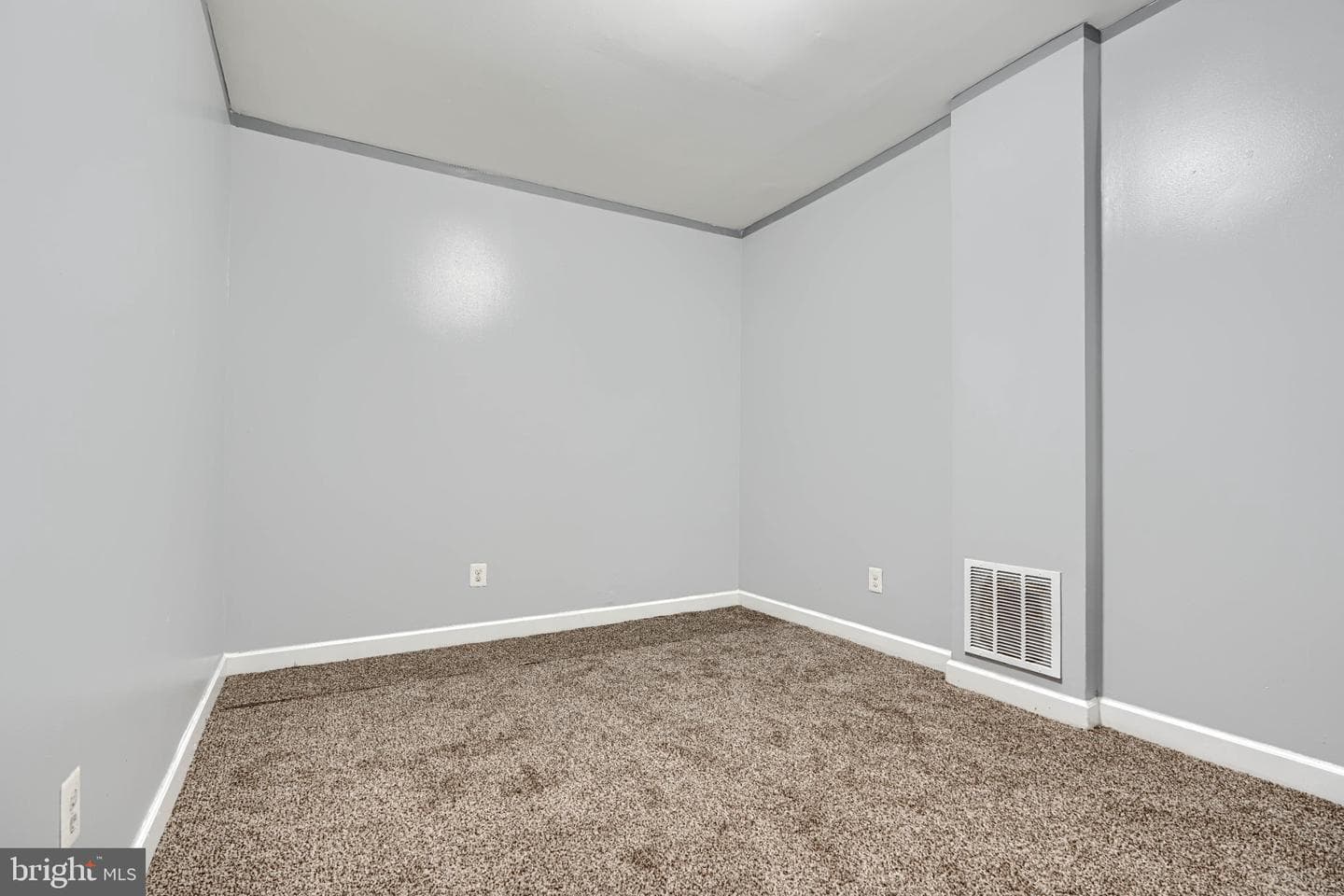 702 Kenwood Avenue photo 16