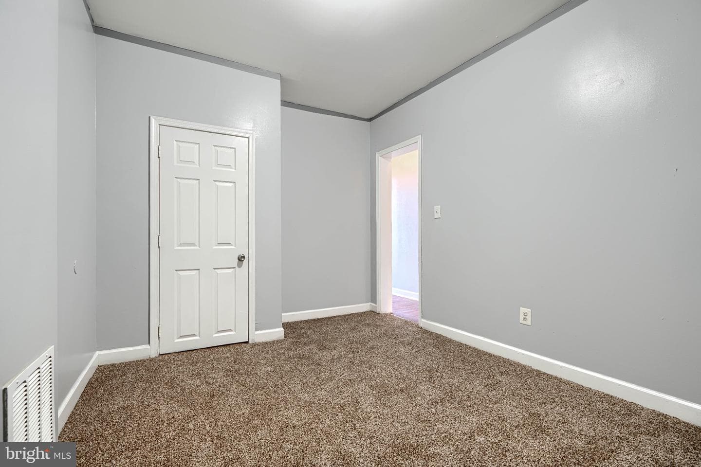 702 Kenwood Avenue photo 19