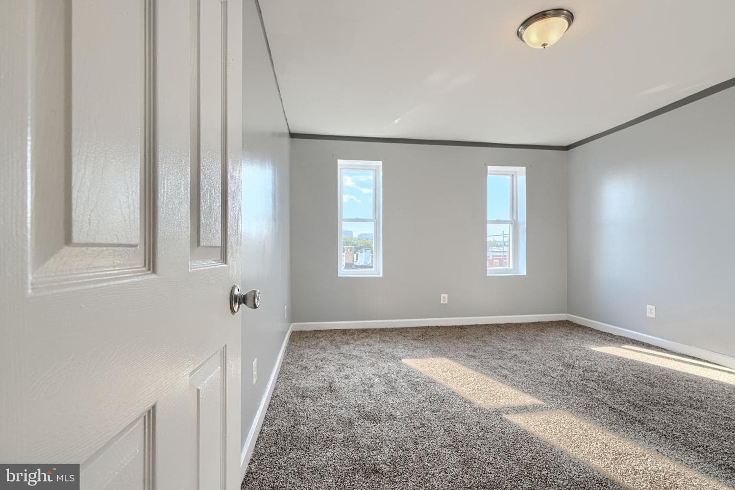 702 Kenwood Avenue photo 26