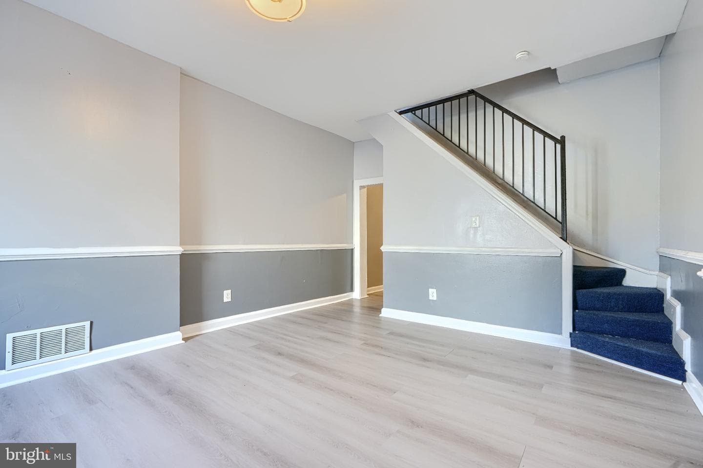 702 Kenwood Avenue photo 3