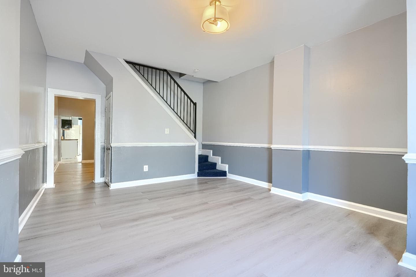 702 Kenwood Avenue photo 4