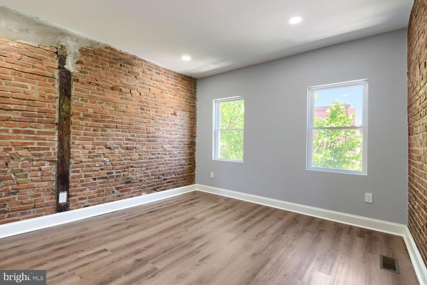 1245 W Lombard Street photo 14