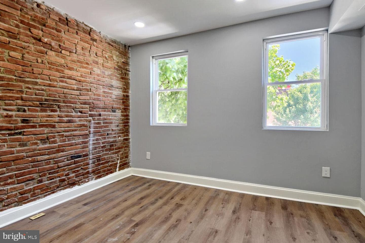 1245 W Lombard Street photo 18