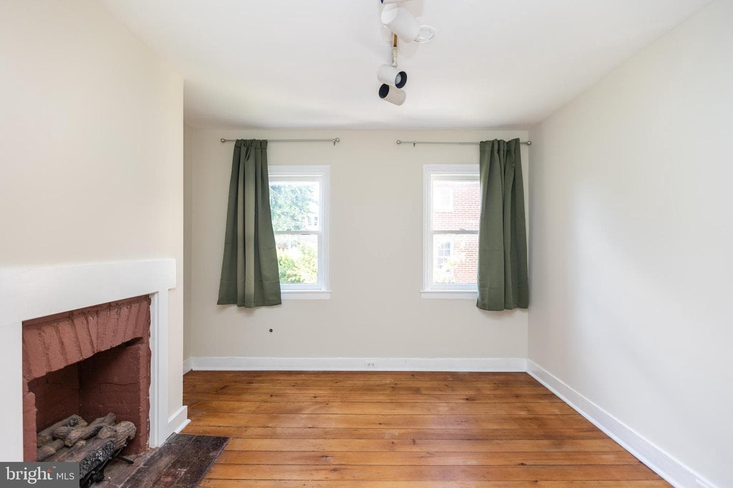 113 E Churchill Street photo 13
