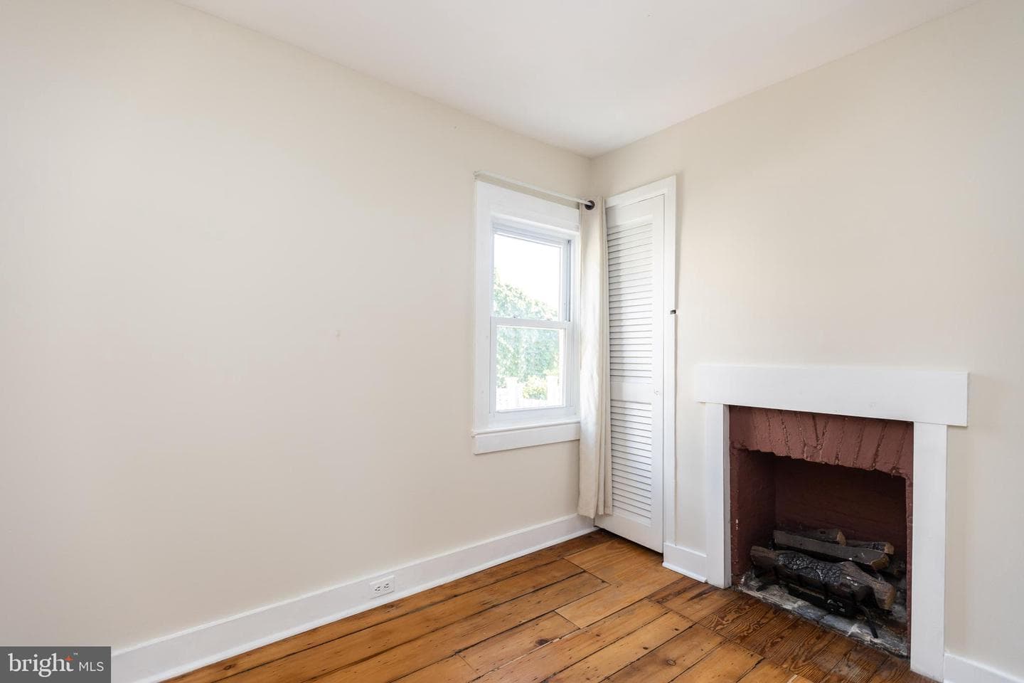 113 E Churchill Street photo 17