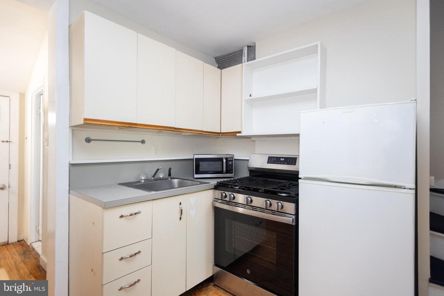 113 E Churchill Street photo 8