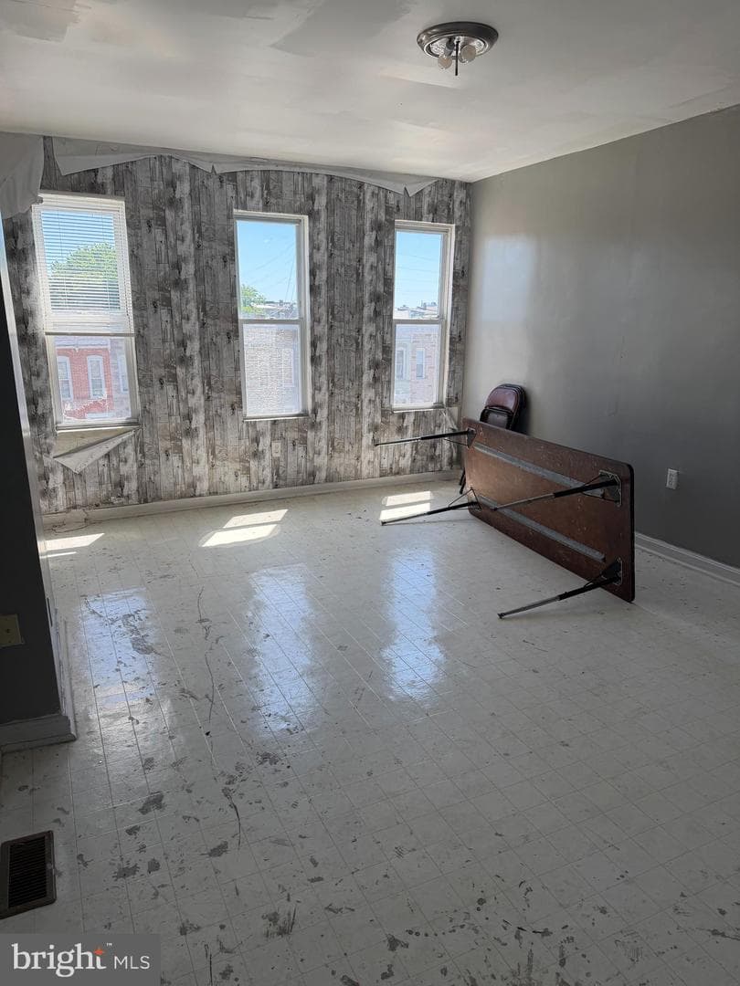 1340 N Fulton Avenue photo 3