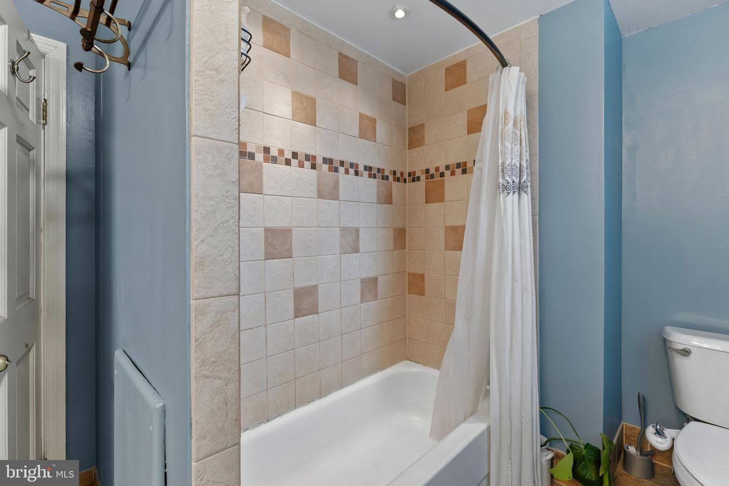 2223 Fleet Street photo 15