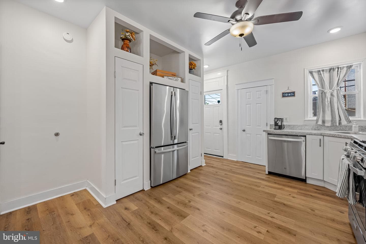 4124 Falls Rd photo 11