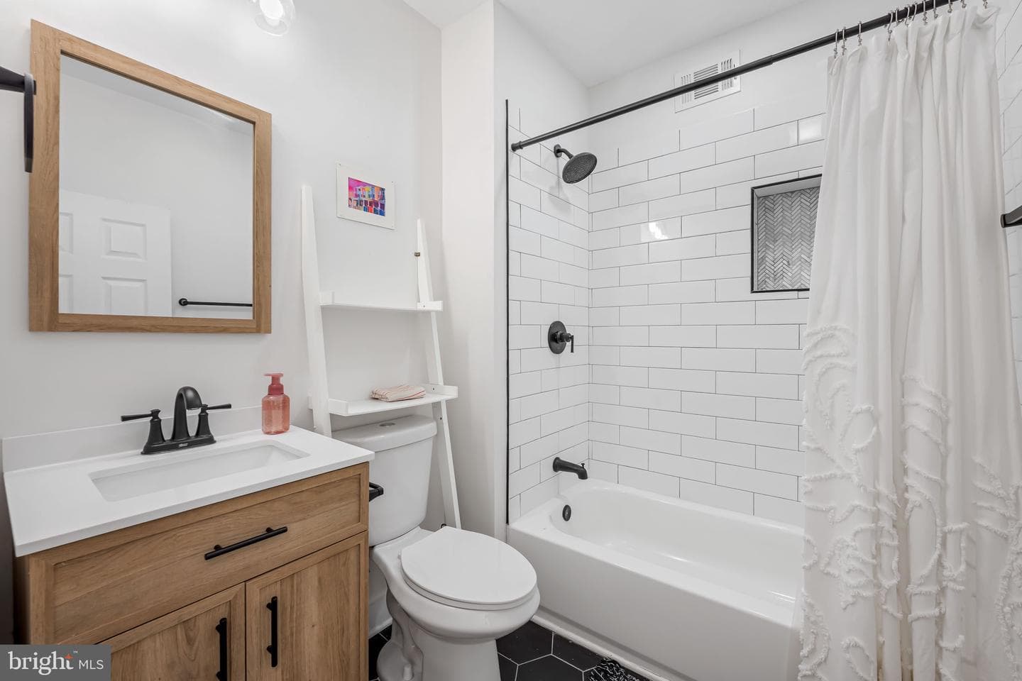 4124 Falls Rd photo 16