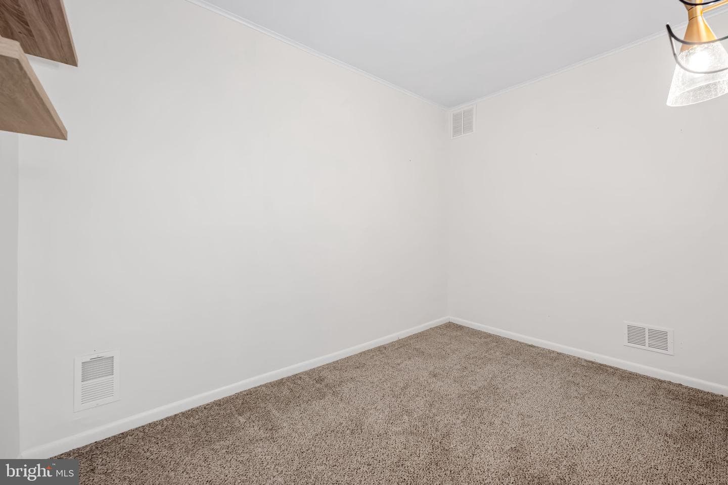 4124 Falls Rd photo 17