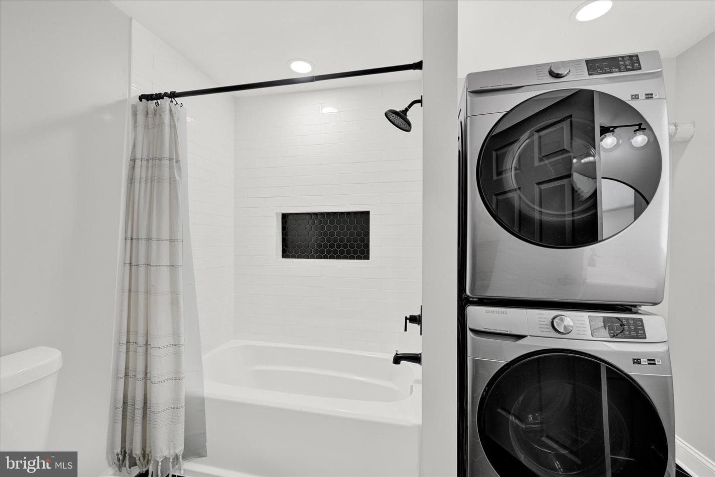 2 W Barney Street photo 11