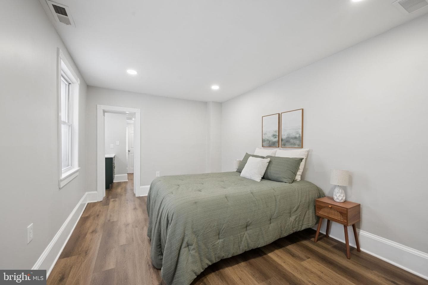 1108 S Clinton Street photo 37
