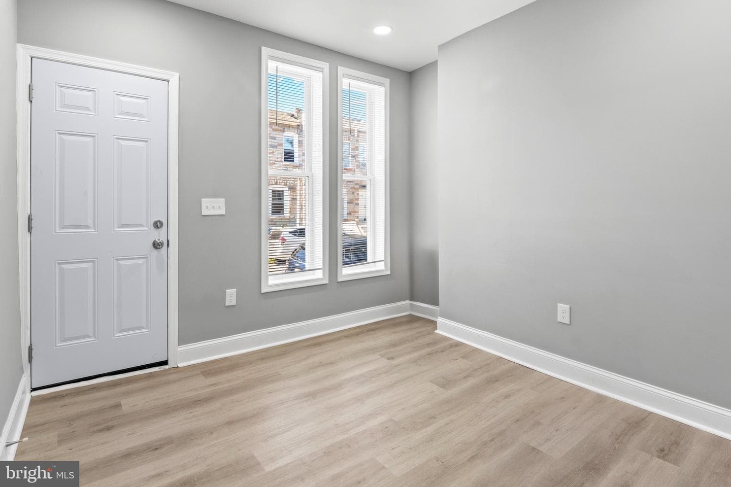 1147 Sargeant Street photo 3