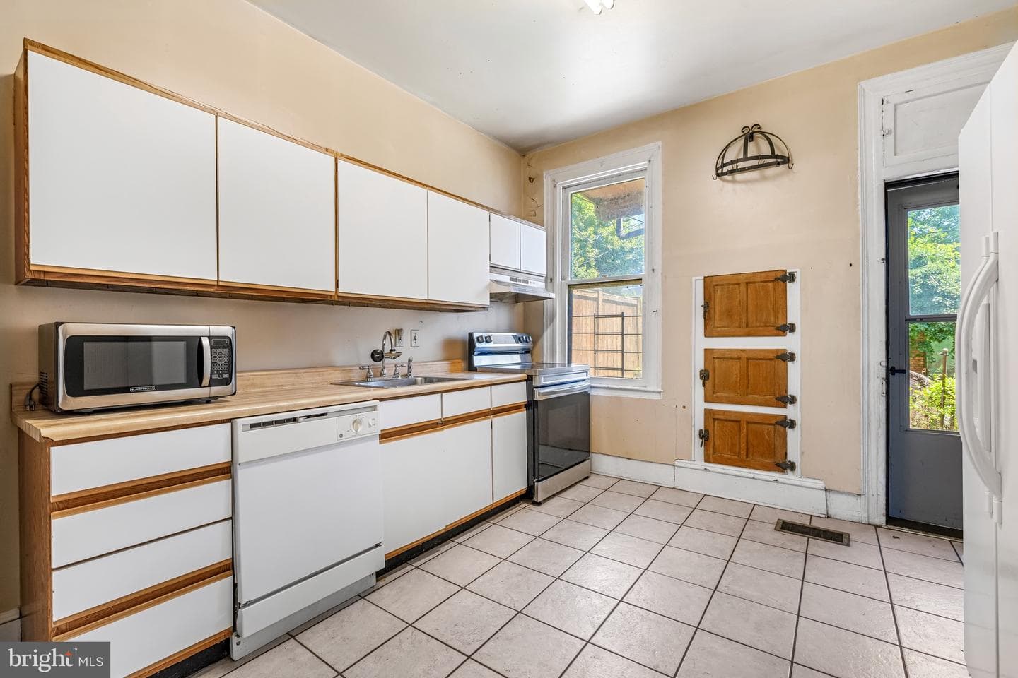 2503 Guilford Avenue photo 12