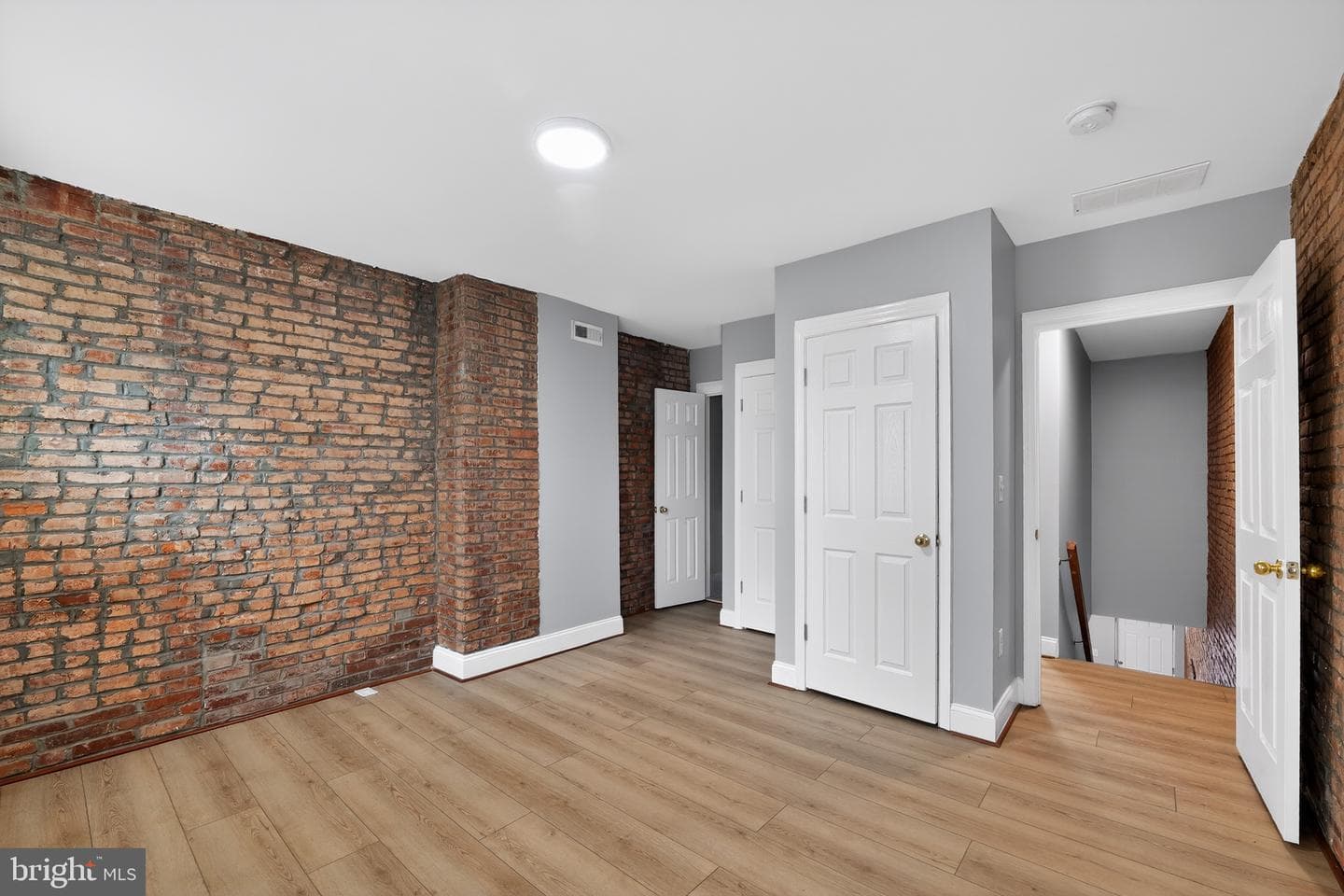 1513 N Montford Avenue N photo 19
