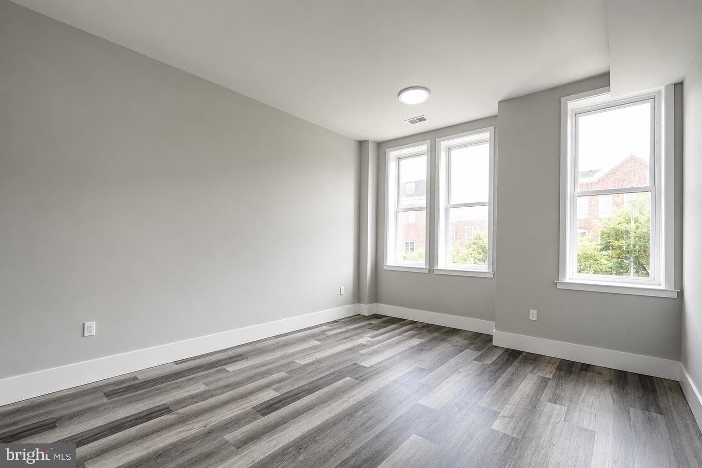 1922 W Baltimore Street photo 31