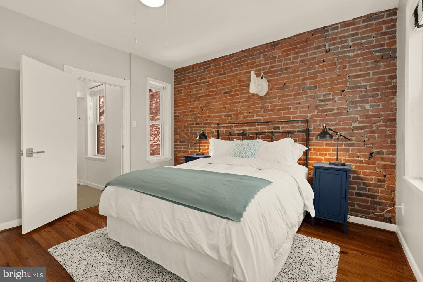 2143 Cambridge Street photo 16