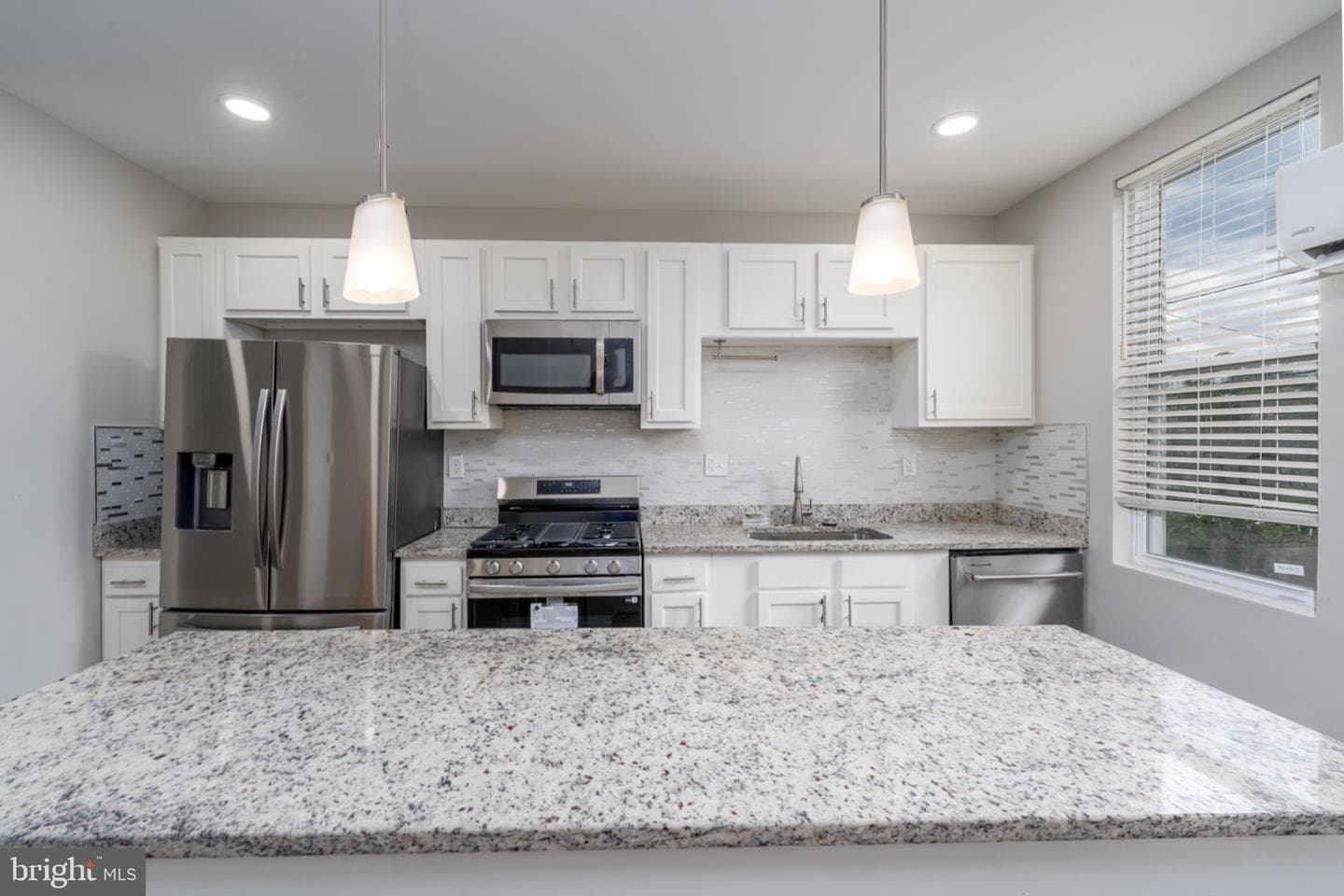 1521 Carswell Street photo 3